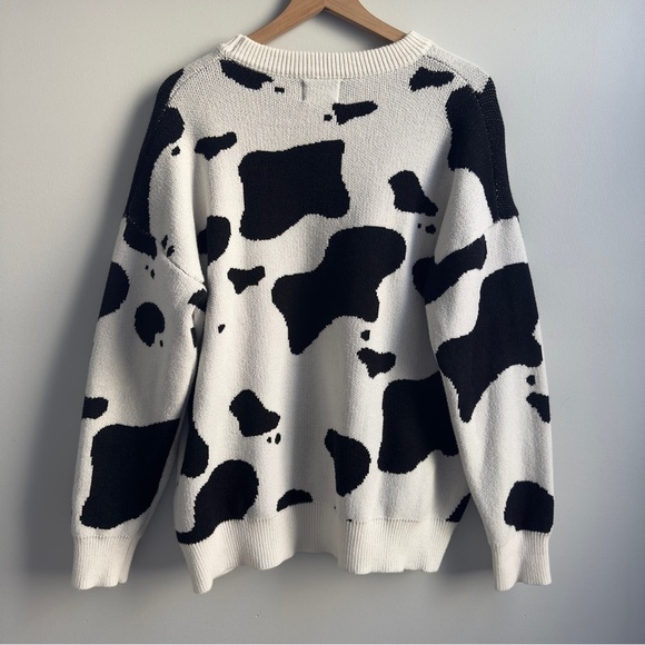 Cow Print Sweater - Black and White - Picture 3 of 3